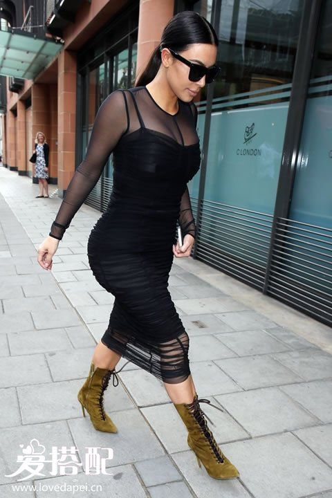 金·卡戴珊(Kim Kardashian)性感穿衣