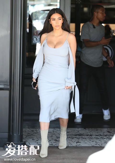 金·卡戴珊(Kim Kardashian)性感穿衣