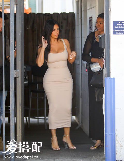 金·卡戴珊(Kim Kardashian)性感穿衣