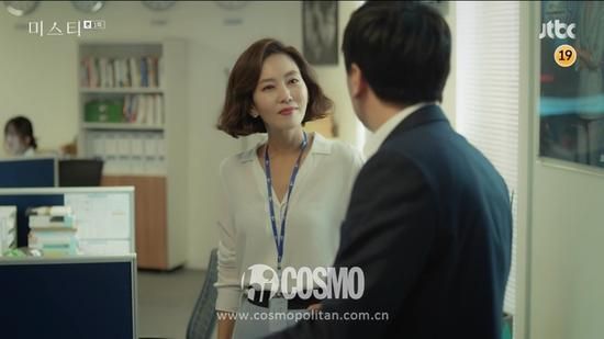 热播剧中的OL风搭配 职场造型不重样